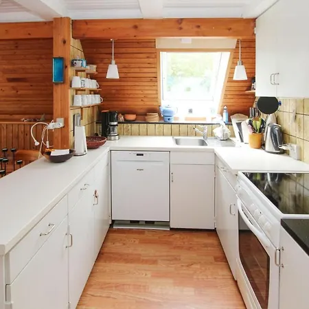 3 Bedroom Cozy Home In Samso